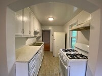 Building Photo - 1316-1318 Baker - Duplex located in the Ea...