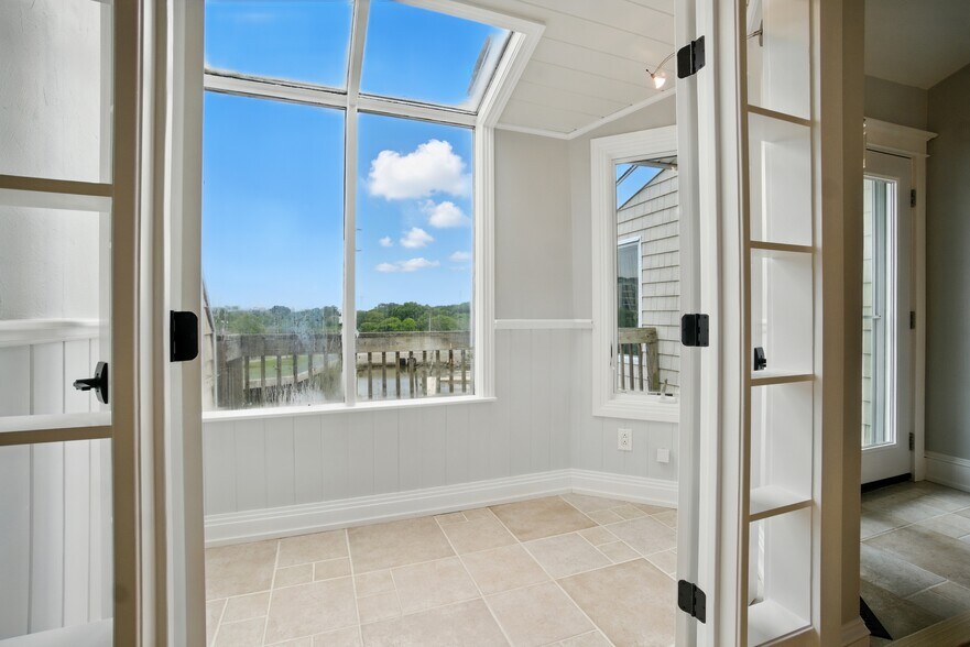 Building Photo - 100 Pinewood Rd