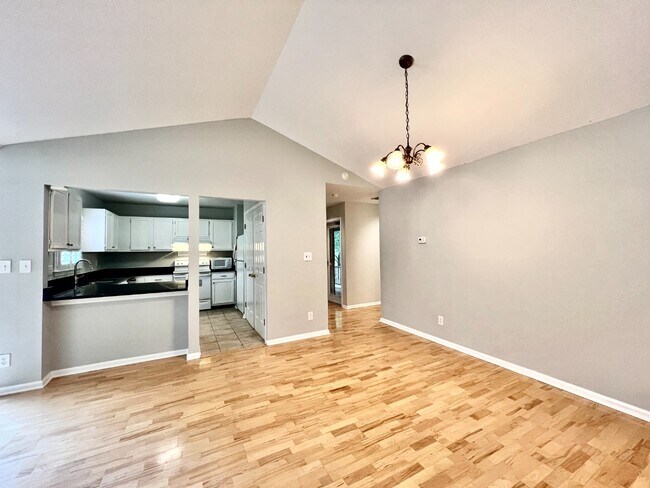 Building Photo - CONVENIENT AND AFFORDABLE