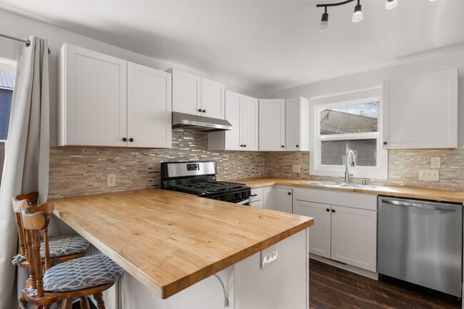 Building Photo - Charming Bungalow in Evergreen