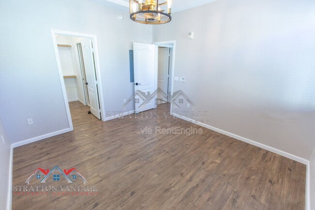 Building Photo - 240 W Juniper Ave