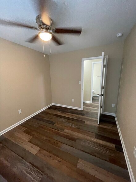 Building Photo - 412 Parkhill Cv