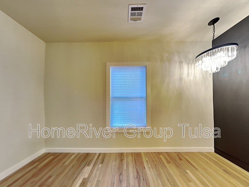 Building Photo - 1305 S Carson Ave