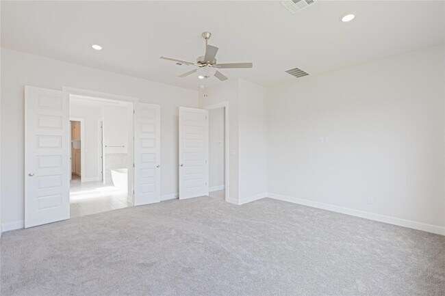 Building Photo - 301 Northcrest Dr
