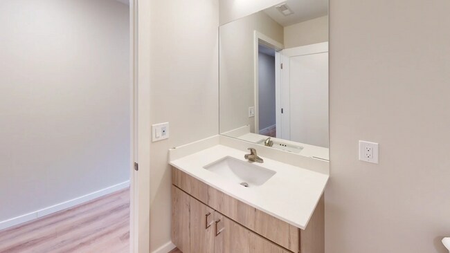 Interior Photo - 608 E Chalmers St