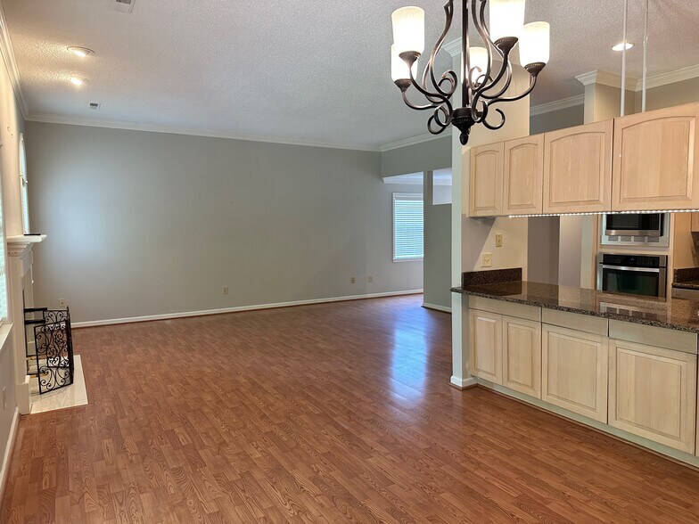 Open concept with 10' ceilings - 135 Brandeis Ln
