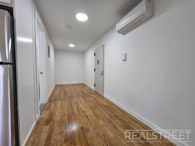 Building Photo - 1 bedroom in BROOKLYN NY 11233