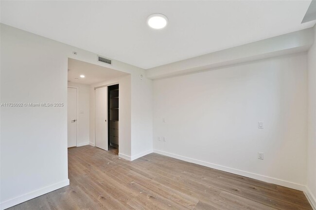 Building Photo - 1500 Bay Rd