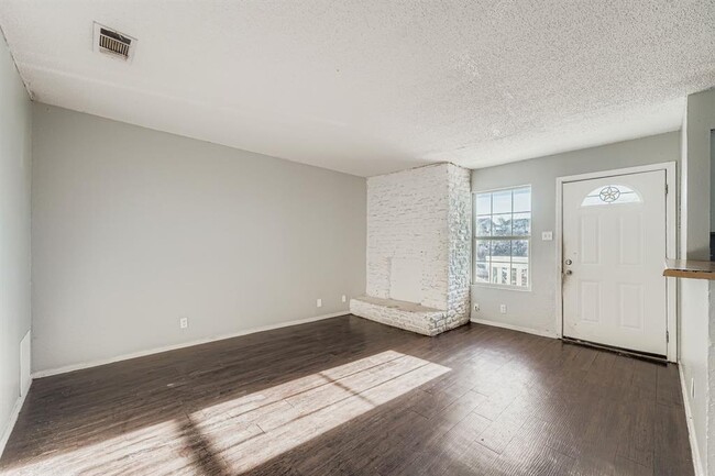 Building Photo - 10100 Brownie Dr