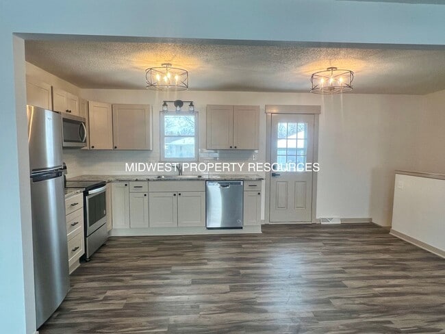 Building Photo - Amazing 3 Bedroom Home!