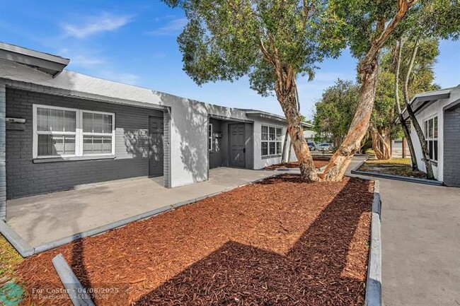 Building Photo - 5740 NW 27th Ct
