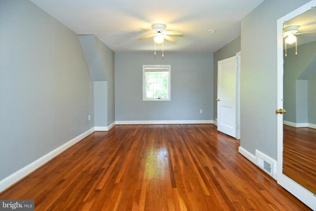 Building Photo - 6127 Brook Dr
