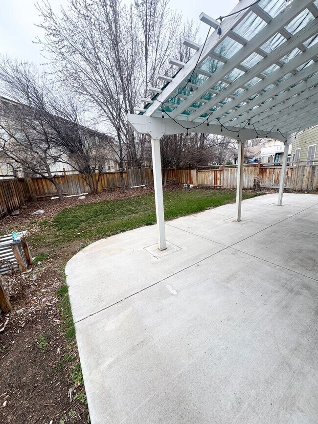 Building Photo - Charming Spacious 3 Bedroom Home