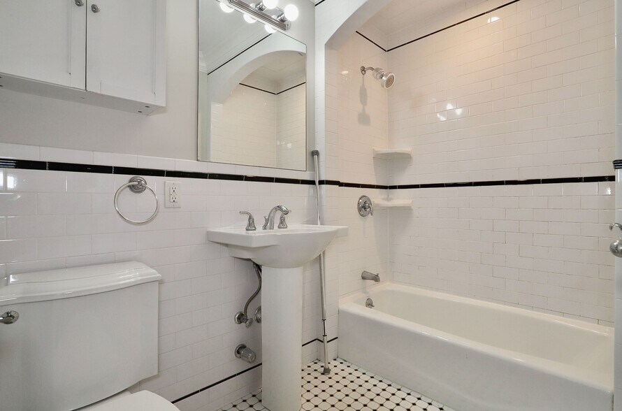 Full bathroom with tub - 603 Bloomfield St