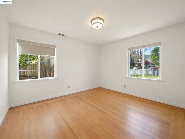 Building Photo - 72 Orchard Ct