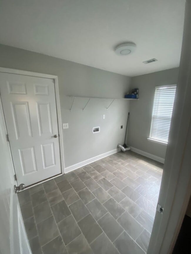 Building Photo - 26 Kinlock Ct
