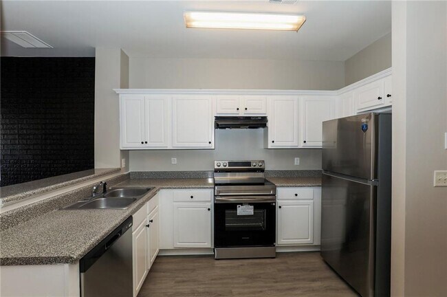 Building Photo - 7073 Biltmore Trce