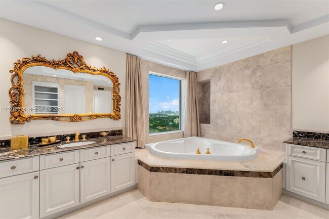 Building Photo - 5025 Collins Ave