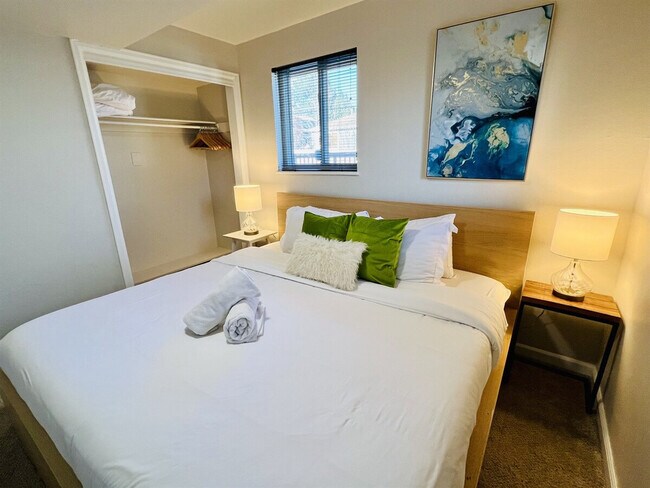 Building Photo - 7012 Ingalls St