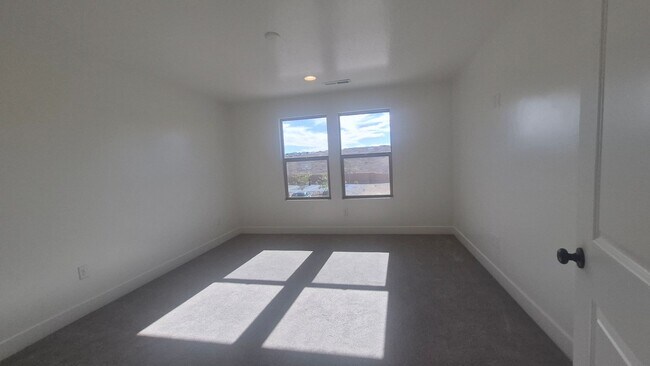 Building Photo - 5677 S Weehawken Ln