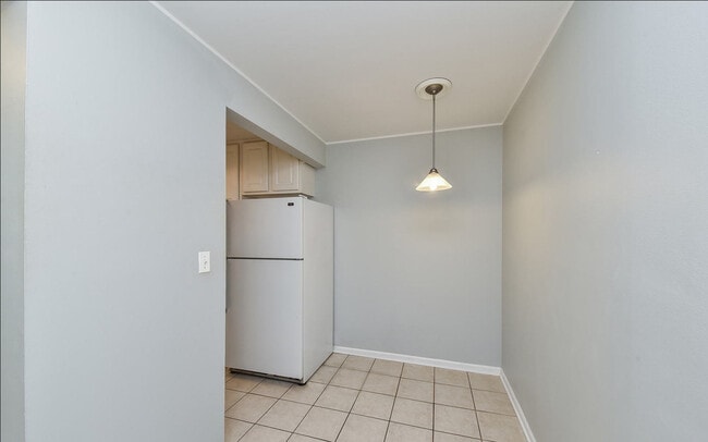 Building Photo - 1855 Tall Oaks Dr