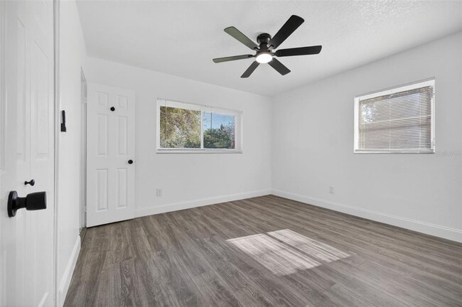 Building Photo - 3034 Touraine Ave