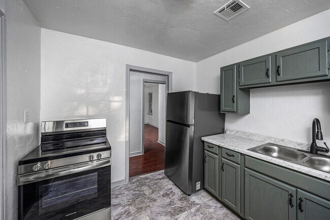 Building Photo - 1414 NW 23rd St