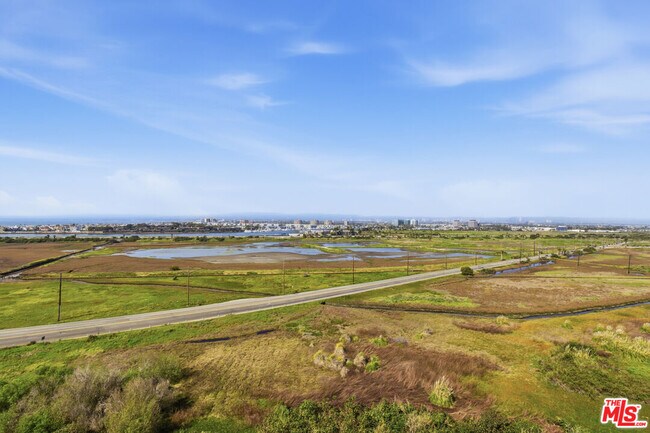 Building Photo - 8120 Billowvista Dr