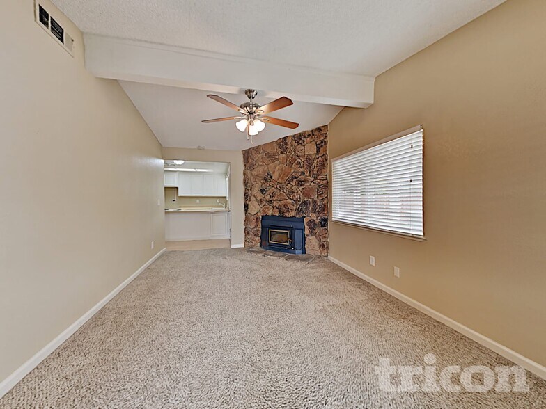 Building Photo - 1971 Inglis Way