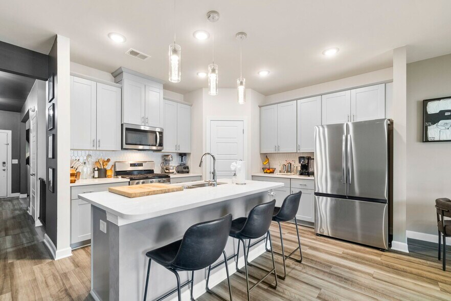 Building Photo - 813 Elgon Walk Dr