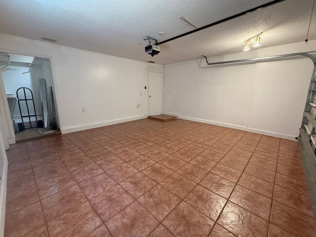 Building Photo - 4712 Dandelion Dr