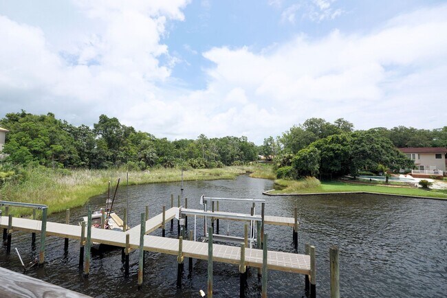 Building Photo - Waterfront in Shalimar with Dock and Lift