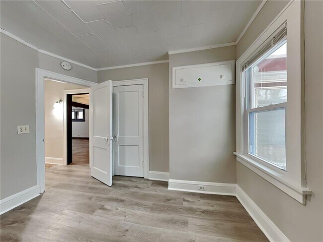 Building Photo - 3223 N Aldrich Ave