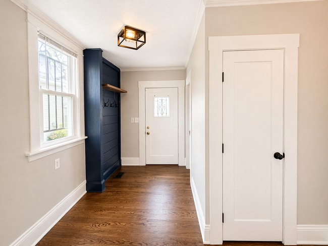 Building Photo - Beautifully Updated 3 Bedroom Home with 2-Car Garage – Prime Columbus Location
