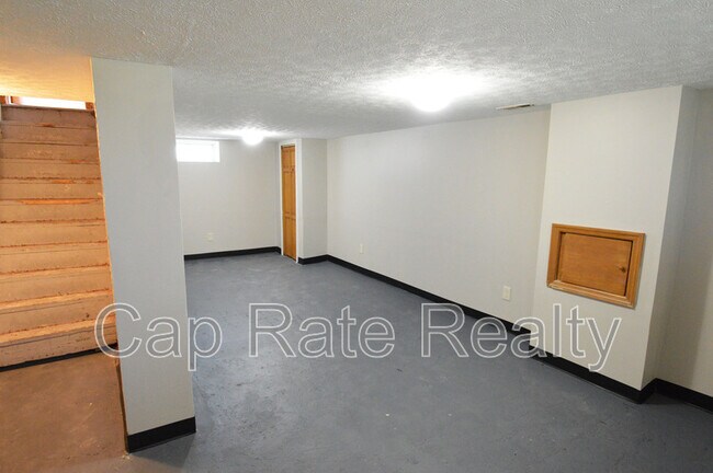 Building Photo - 2473 Renwood Pl