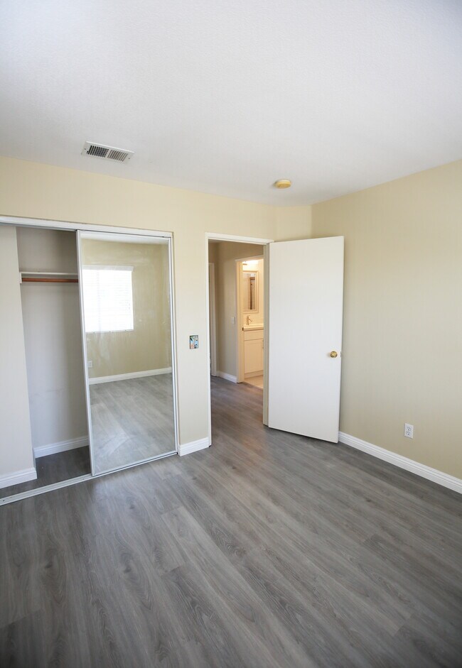 Building Photo - 42084 Orange Blossom Dr
