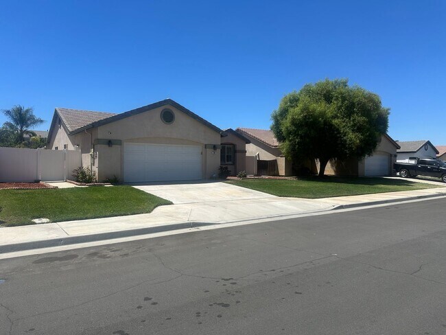 Building Photo - Single Story cul-de-sac 3Beds/2Bath Home i...