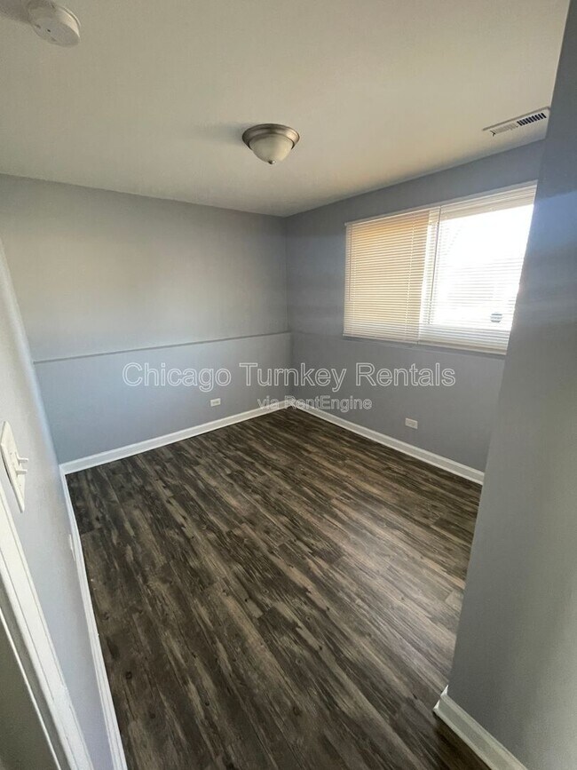 Building Photo - 5663 Allemong Dr