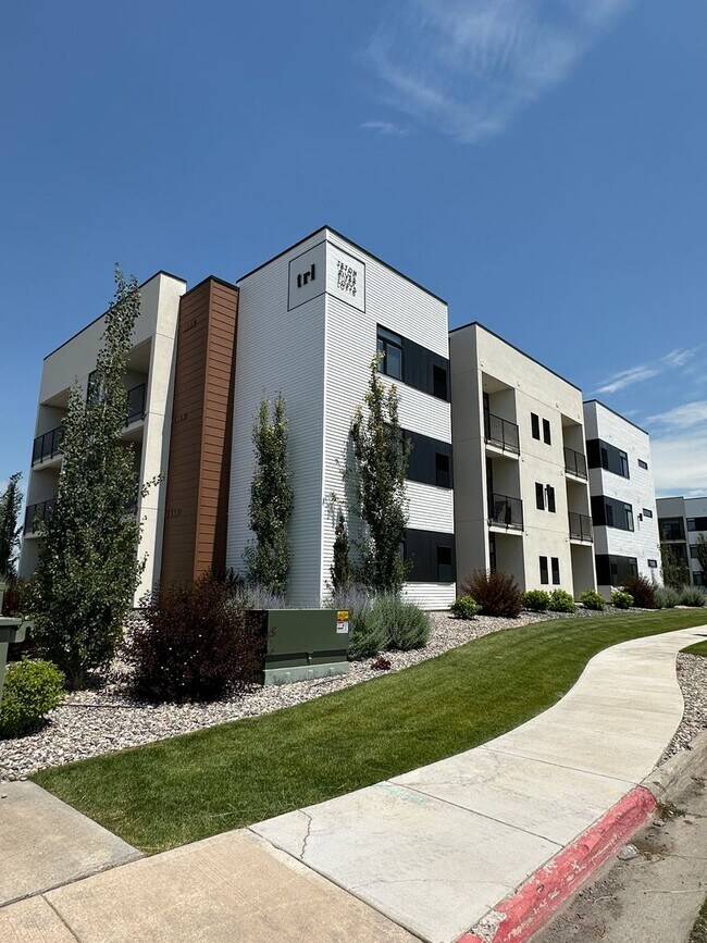 Building Photo - 311 E Lorene St
