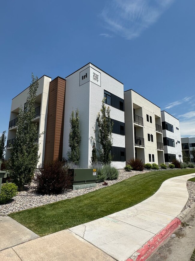 Building Photo - Stunning Furnished Top-Level Condo at Teton River Lofts in Rexburg