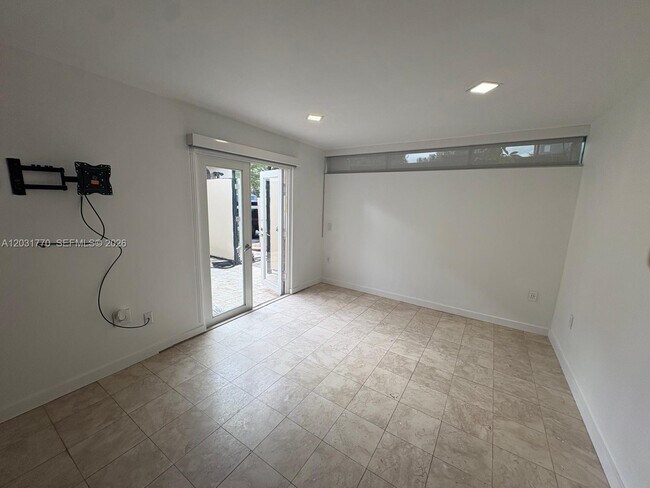 Building Photo - 15003 Coconut Ct