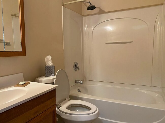 Building Photo - Charming 2 Bed / 1 Bath Cape Cod in Camp Taylor