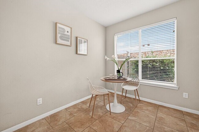 Building Photo - 111 S Rocky Point Cir