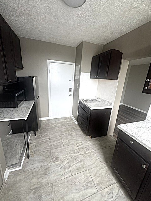 Building Photo - 2917 Poplar Terrace