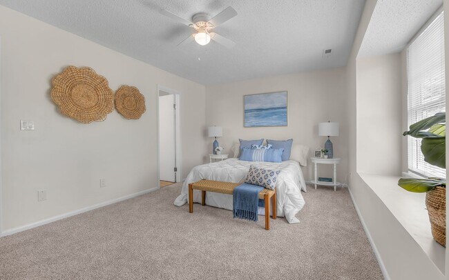 Building Photo - READY NOW!! 3-Bedroom Townhome w/Attached Garage! Golf Course Views - Pet Friendly - All Appliances!