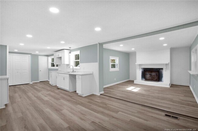 Building Photo - 838 W 3rd Ave