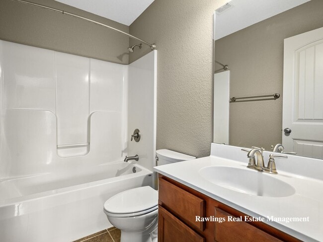 Building Photo - Charming Weaverville Bungalow