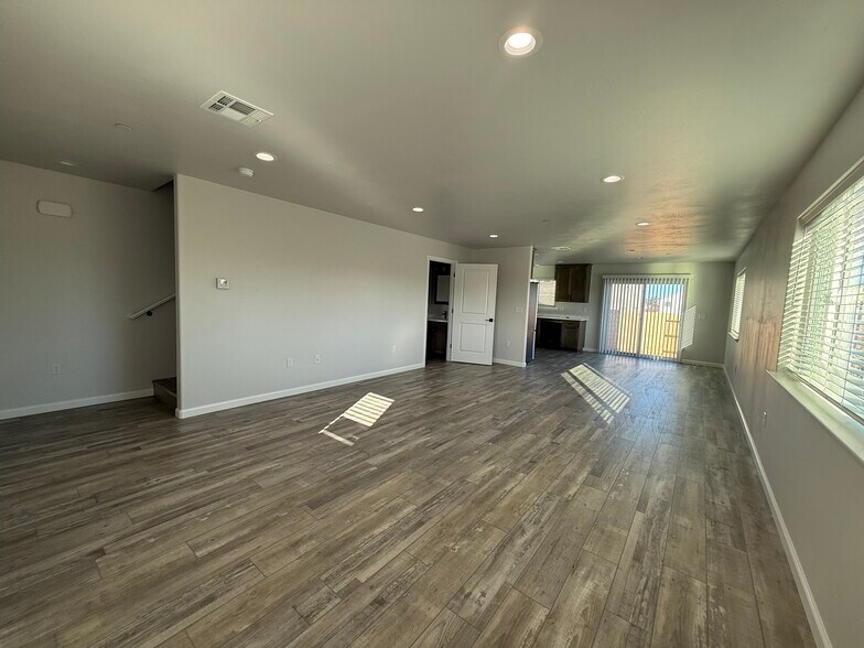 Building Photo - 1660 Ascent Pl