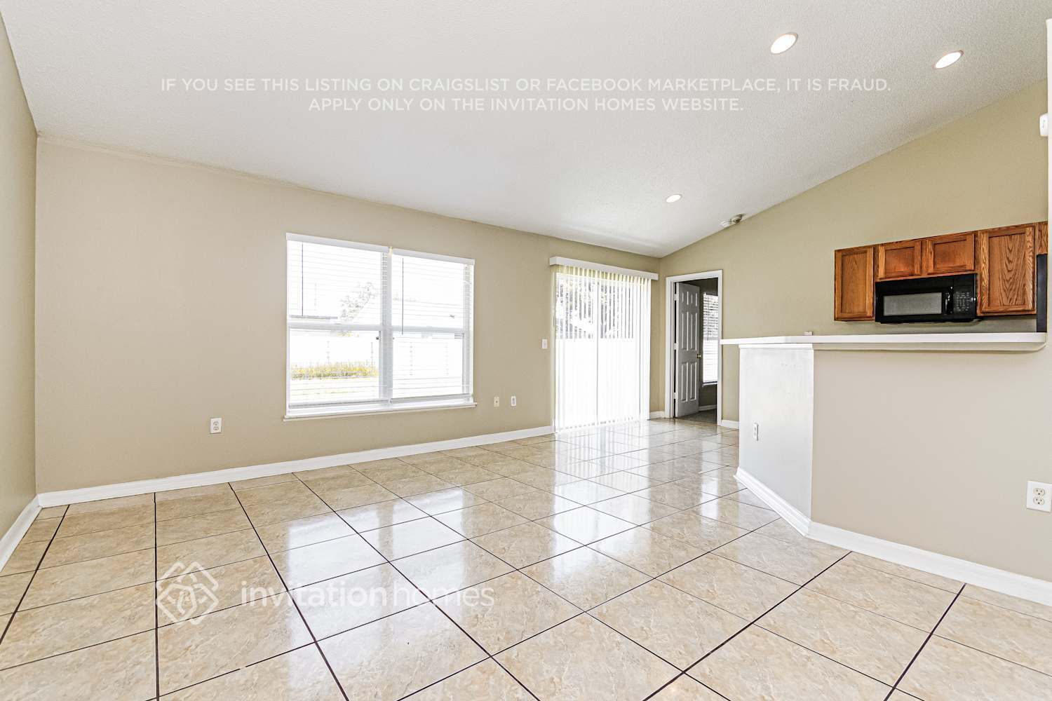 Building Photo - 1160 St Tropez Ct
