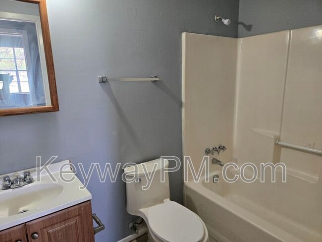 Building Photo - 2675 Teakwood Dr